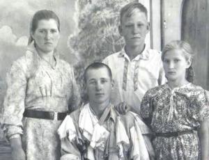 Проводи, 1951 р. с. Осокорівка Нововоронцівського р-ну Херсонської обл. Фото скопіювала Боса Л.Г.